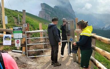 Overtourism sulle Dolomiti, Messner: «Dirottiamo i visitatori nel Bellunese»