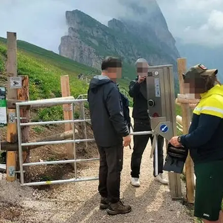 Overtourism sulle Dolomiti, Messner: «Dirottiamo i visitatori nel Bellunese»