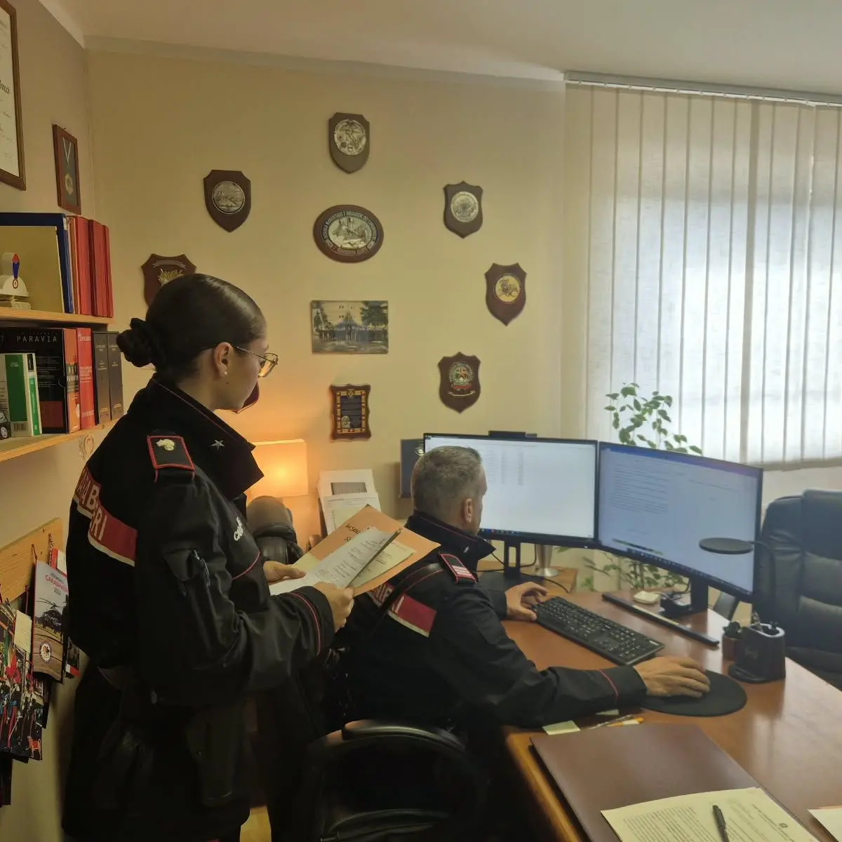 Val Pusteria, ruba il profilo WhatsApp di una pensionata per truffare i suoi amici: denunciata