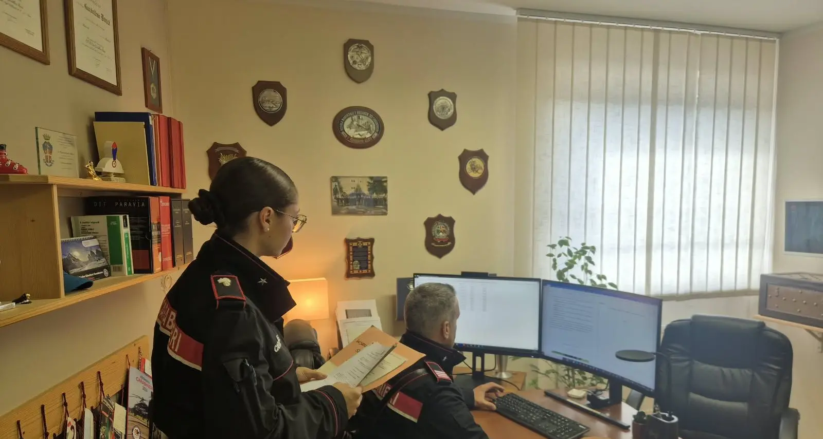 Val Pusteria, ruba il profilo WhatsApp di una pensionata per truffare i suoi amici: denunciata