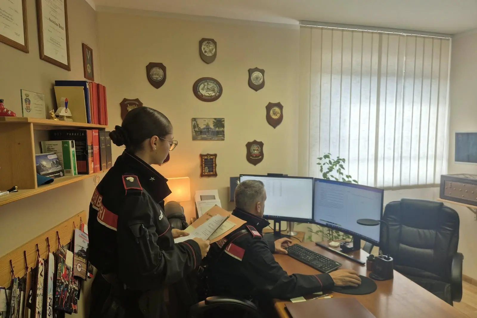 Val Pusteria, ruba il profilo WhatsApp di una pensionata per truffare i suoi amici: denunciata