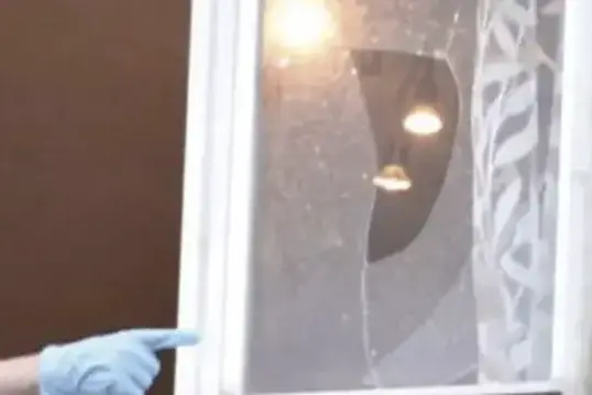 Padre e figlia sparano con il mitra a Trento, convalidati gli arresti