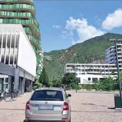 Bolzano, ai Prati di Gries arrivano le telecamere: multe per chi entra nella zona pedonale