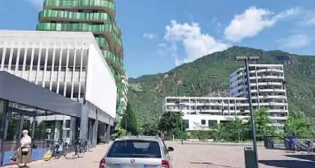 Bolzano, ai Prati di Gries arrivano le telecamere: multe per chi entra nella zona pedonale