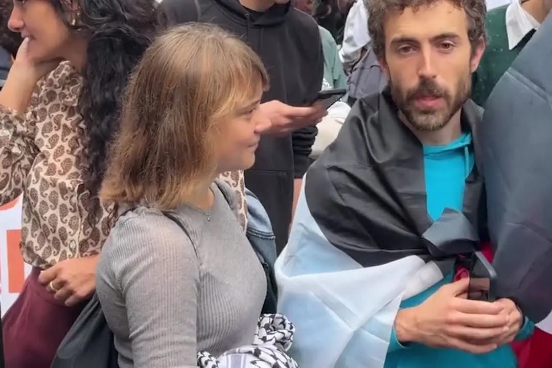 Greta Thunberg partecipa al corteo per Gaza a Napoli