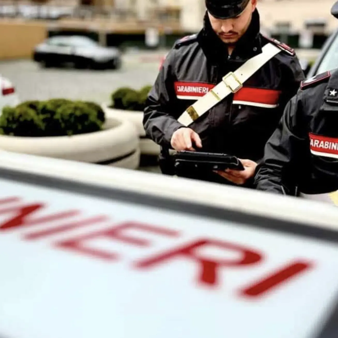 Bressanone, controlli notturni dei carabinieri: 120 persone identificate e un ventenne fermato