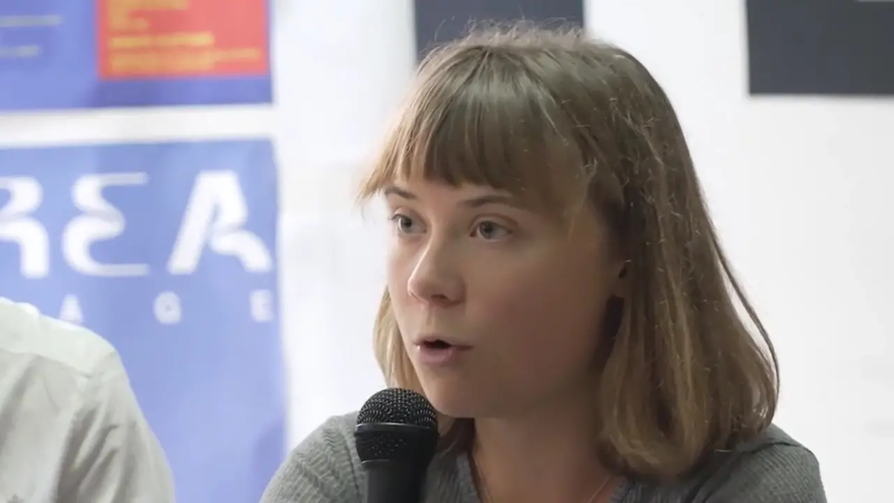 Greta Thunberg: \"Bagnoli come un campo di battaglia, ma la comunità resiste\"