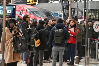 Treni in ritardo e strapieni, la Provincia: «Ci aspettano anni difficili»
