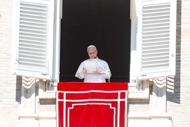 L'annuncio di Papa Leone XIV : «Ho un nodulo al polmone, dovrò operarmi»