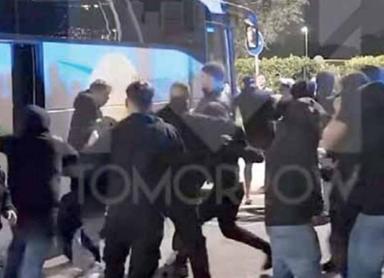 Hockey, assalto degli ultras del Milano ai pullman dei tifosi del Bolzano: vetro infranto con un sasso