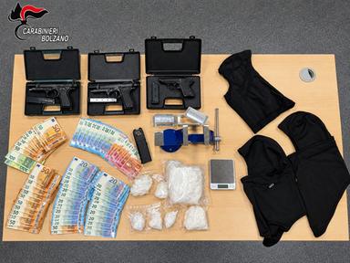 Cocaina destinata ai giovani, due arresti a Bolzano: trovate anche armi finte