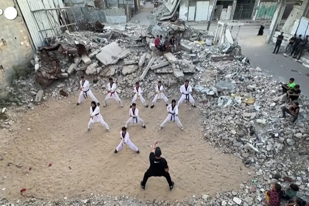 A Gaza gli atleti di taekwondo tornano ad allenarsi tra le macerie