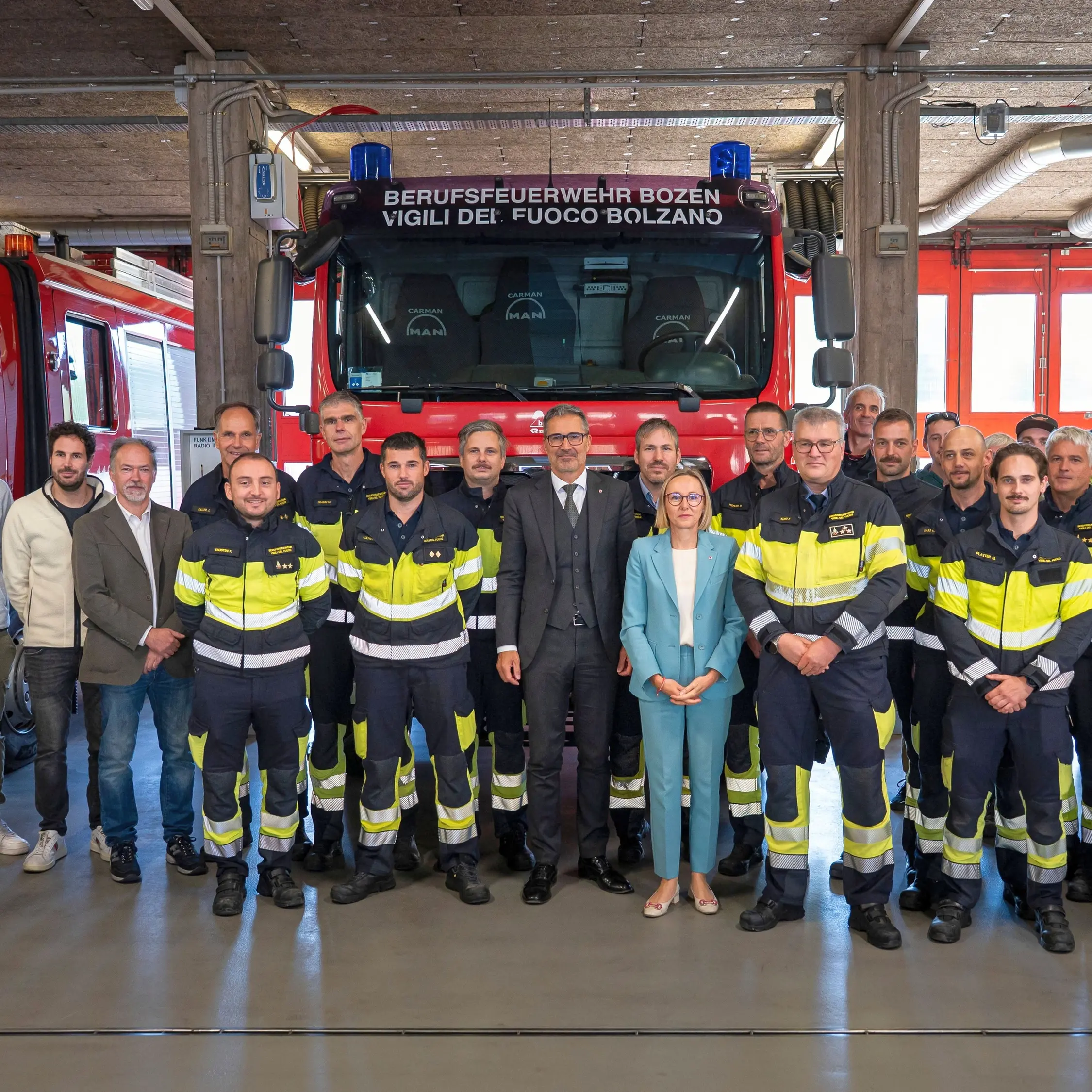 Bolzano, nuovo contratto per i vigili del fuoco: aumentano stipendi e indennità