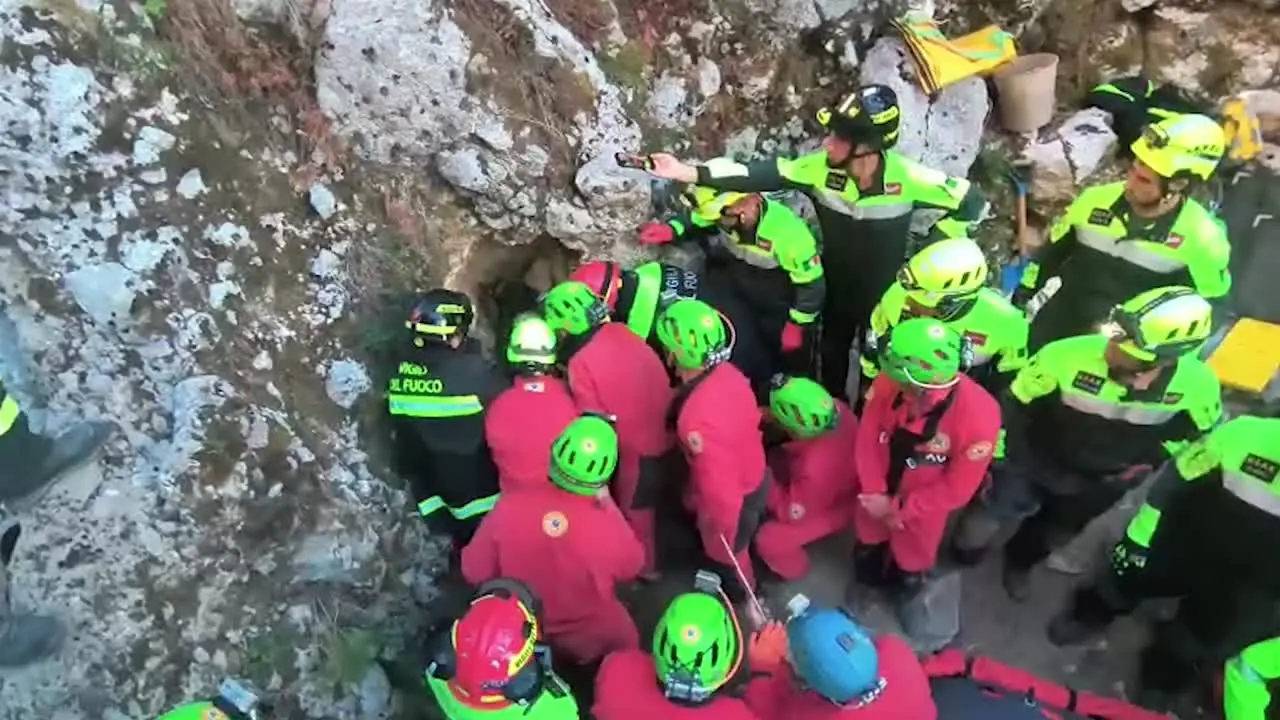 Liberato speleologo intrappolato in grotta in Sardegna, è cosciente