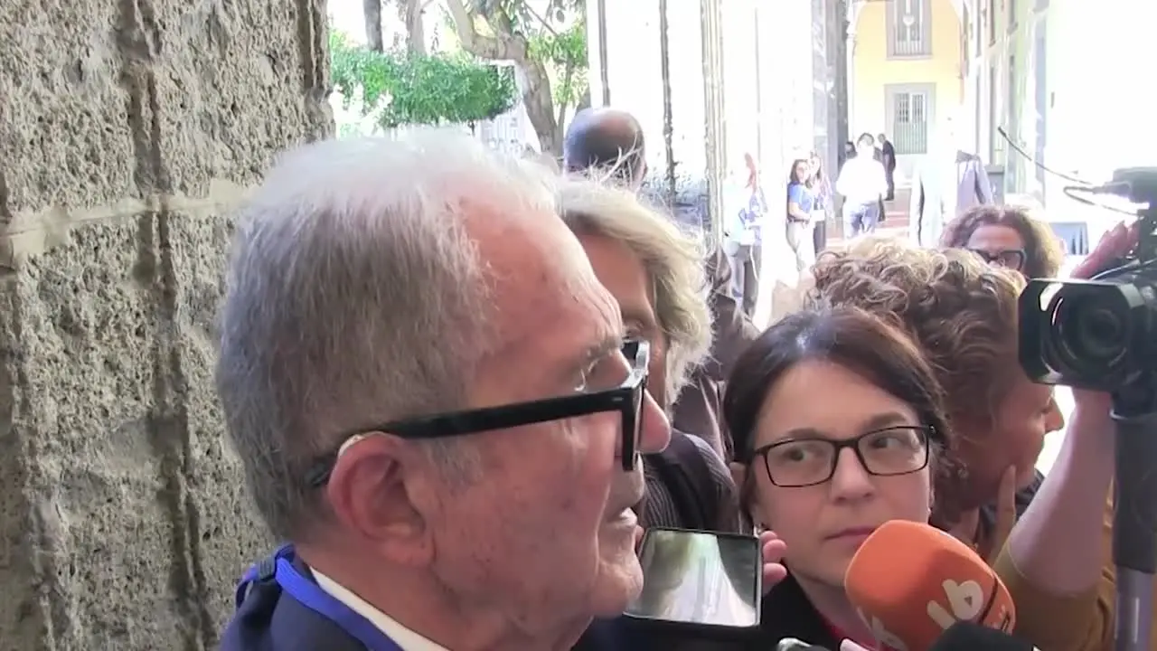 Prodi: \"Democrazia è in arretramento, serve raggiungere la pace\"