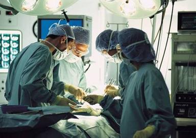 Chirurghi in fuga, allarme per gli ospedali