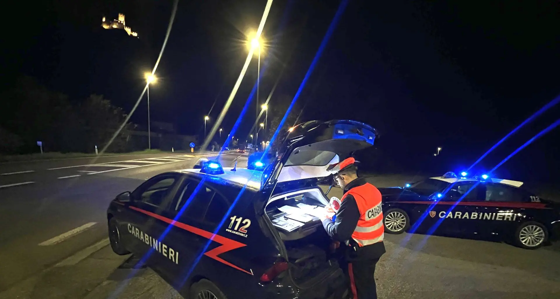 Bronzolo, bottiglie spaccate e danni a un'autofficina: due denunciati dai carabinieri