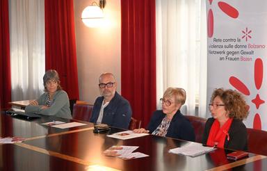 Bolzano, musica e immagini contro la violenza sulle donne: presentato il video «Medusa»