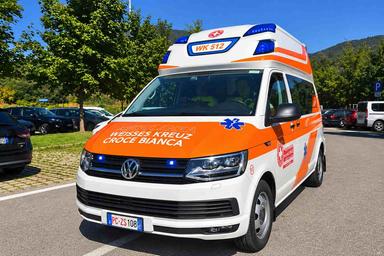 Paura ad Appiano, pedone investito alla rotatoria: è grave