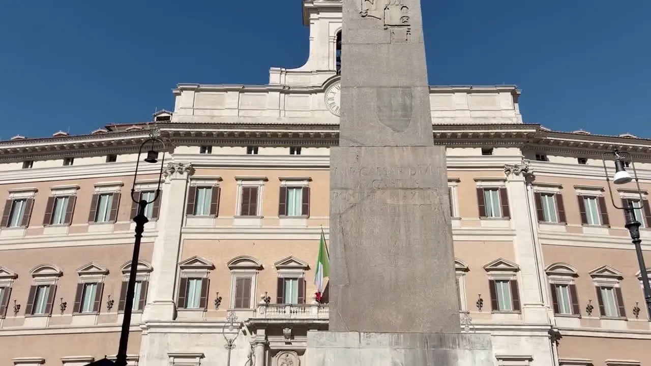 Studenti in tenda a Montecitorio. Schlein: \"Basta persone senza casa e case senza persone\"
