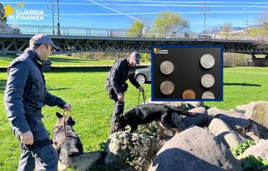Monete d'argento da 80mila euro nascoste nello zaino: scoperta ai Prati del Talvera