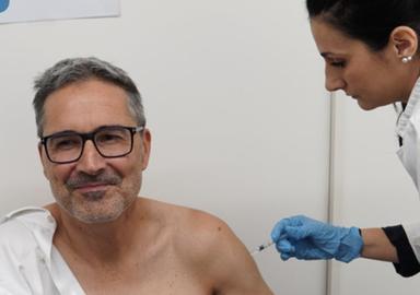 Kompatscher e Messner fanno il vaccino antinfluenzale: «Non è un innocuo raffreddore»