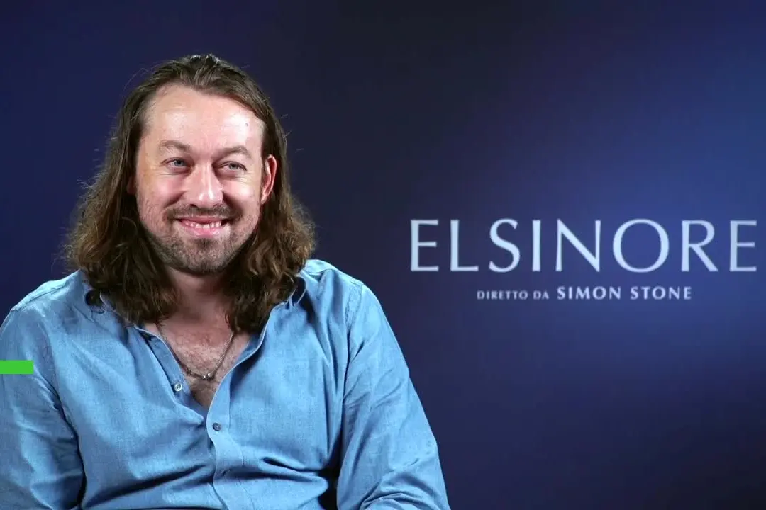 Simon Stone presenta 'Elsinore': “È un film sul miracolo di Ian Charleson”