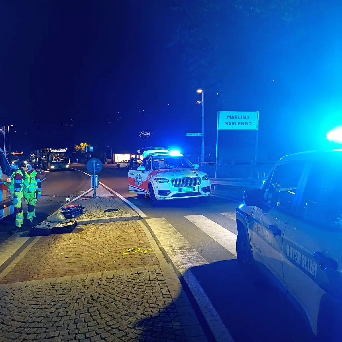Incidente in scooter, 60enne sbalzato sull'asfalto: è grave