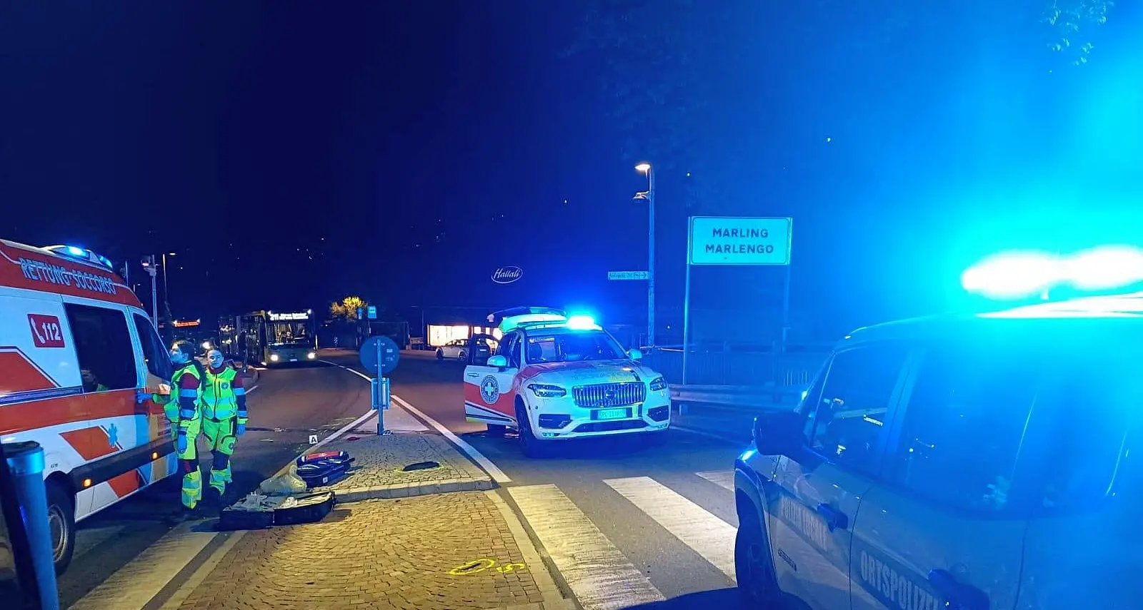 Incidente in scooter, 60enne sbalzato sull'asfalto: è grave