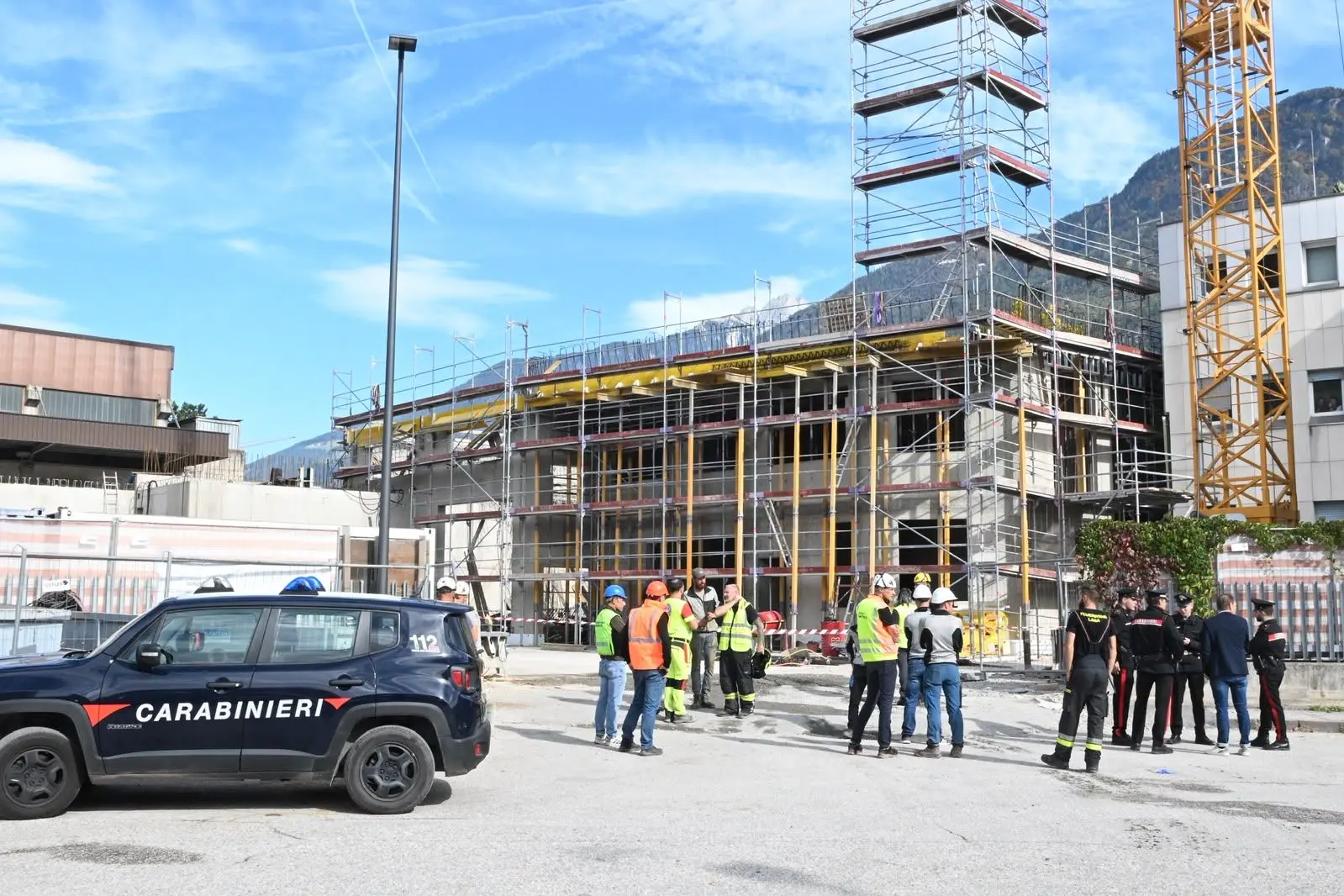 Lana, crolla un solaio in cantiere: cinque feriti, due sono gravi
