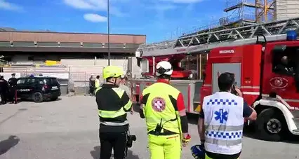 Lana, solaio cede da dieci metri: cinque feriti, due sono gravi