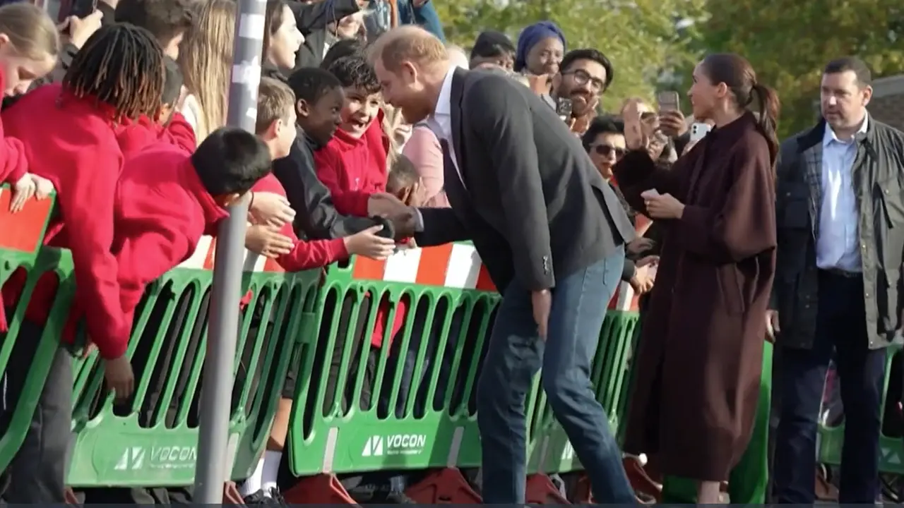 Harry e Meghan accolti a Nottingham come reali