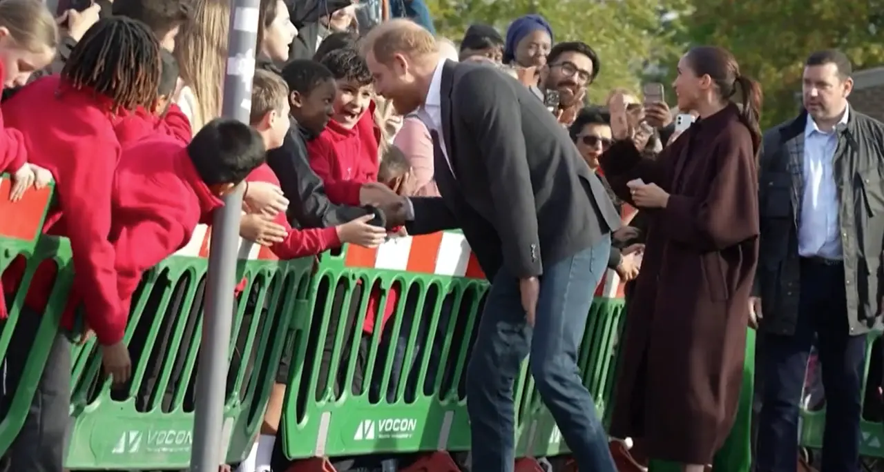 Harry e Meghan accolti a Nottingham come reali
