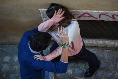 Violenza sulle donne, 838 casi in un anno: 505 nuove richieste di aiuto