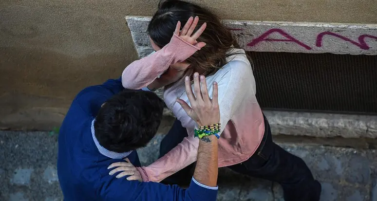 Violenza sulle donne, 838 casi in un anno: 505 nuove richieste di aiuto