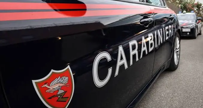 Merano, ruba lo smartphone a un turista e lo morde al torace per fuggire