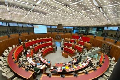 Previdenza e famiglie, la Regione cambia le regole: più attenzione ad anziani e bambini