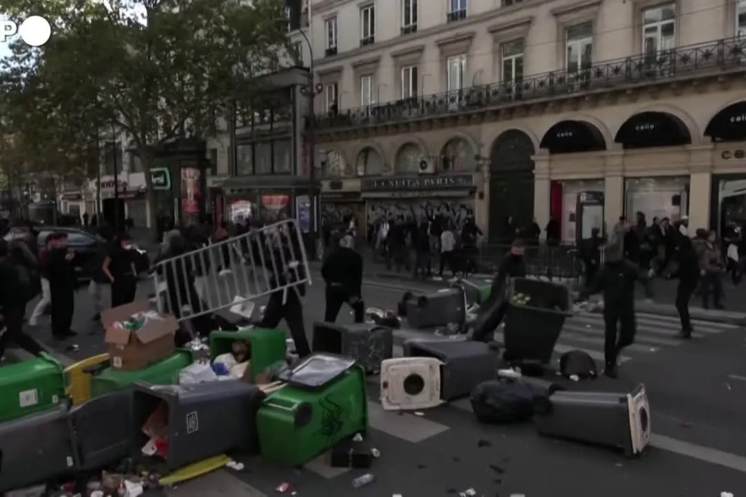 Giornata di fuoco in tutta la Francia alle proteste contro il “carovita”
