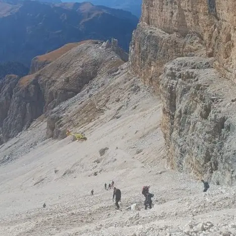 Dramma sul Pordoi: un’escursionista trentaseienne precipita per 300 metri e muore