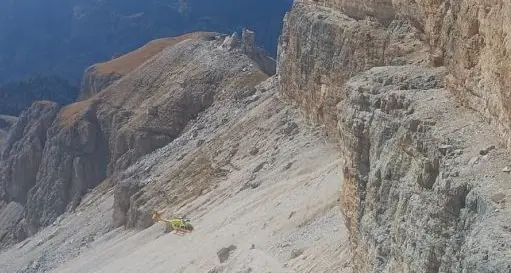Dramma sul Pordoi: un’escursionista trentaseienne precipita per 300 metri e muore