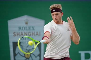 Zverev crolla sul più bello, Sinner resta numero uno al mondo
