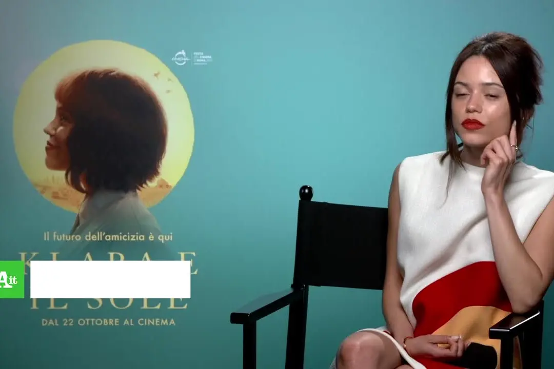 Jenna Ortega cambia pelle dopo Mercoledì con “Klara e il Sole”, ora è un’androide