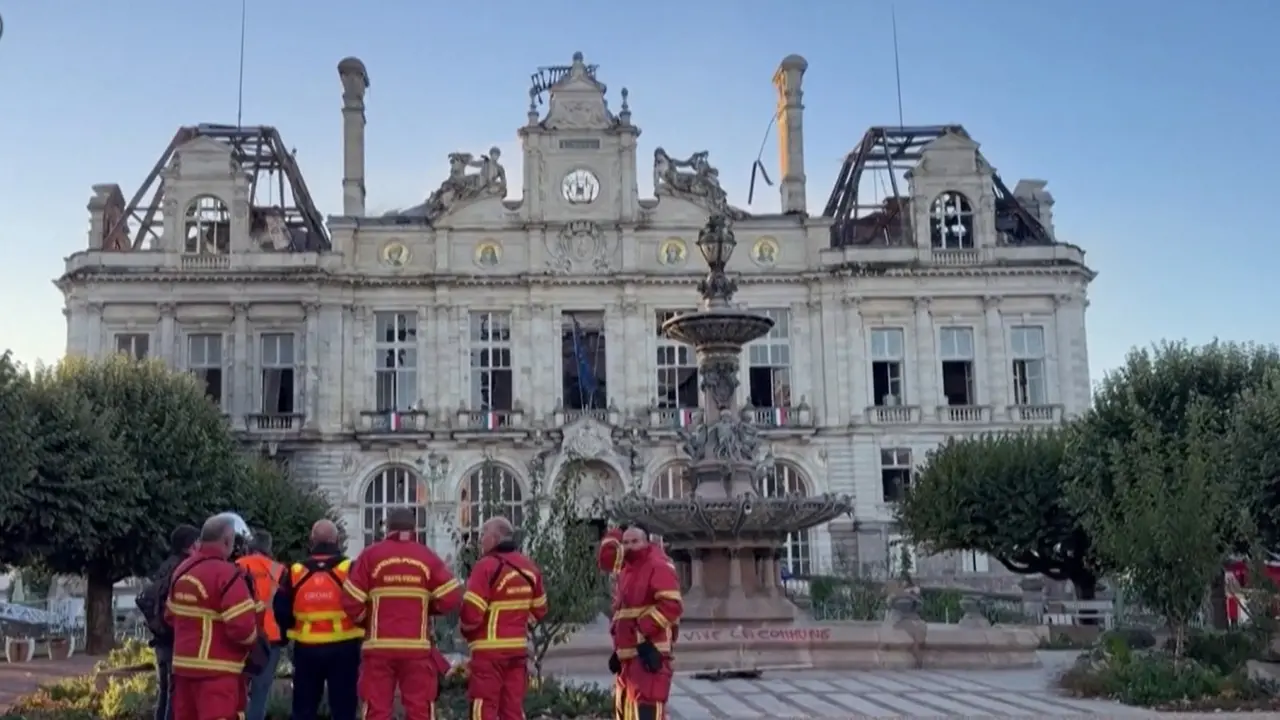 Francia, le devastazioni all'indomani delle proteste violente