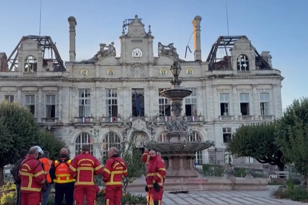 Francia, le devastazioni all'indomani delle proteste violente