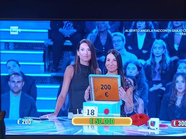Affari Tuoi, Valentine vince 50mila euro ma rinuncia ai 300mila: la figlia aveva indovinato tutto