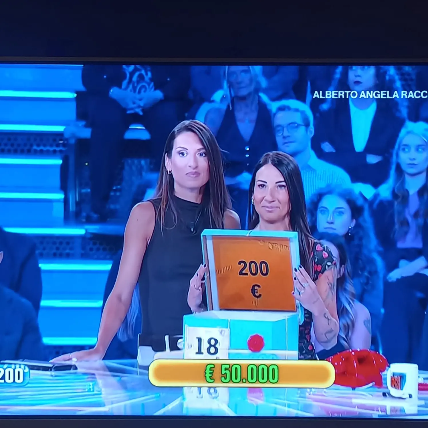 Affari Tuoi, Valentine vince 50mila euro ma rinuncia ai 300mila: la figlia aveva indovinato tutto