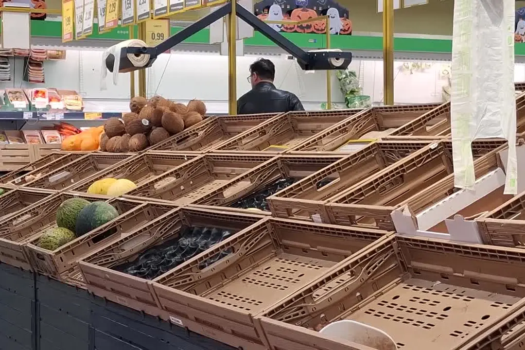 Bari, scaffali vuoti nei supermercati per lo sciopero dei trasportatori
