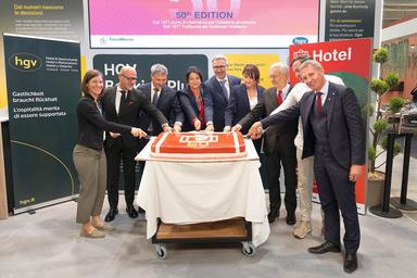 Bolzano, Hotel festeggia il cinquantenario tra innovazione, vino e giovani