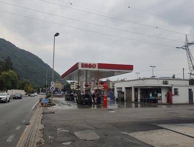 Il distributore Esso ancora nel mirino di un ladro seriale