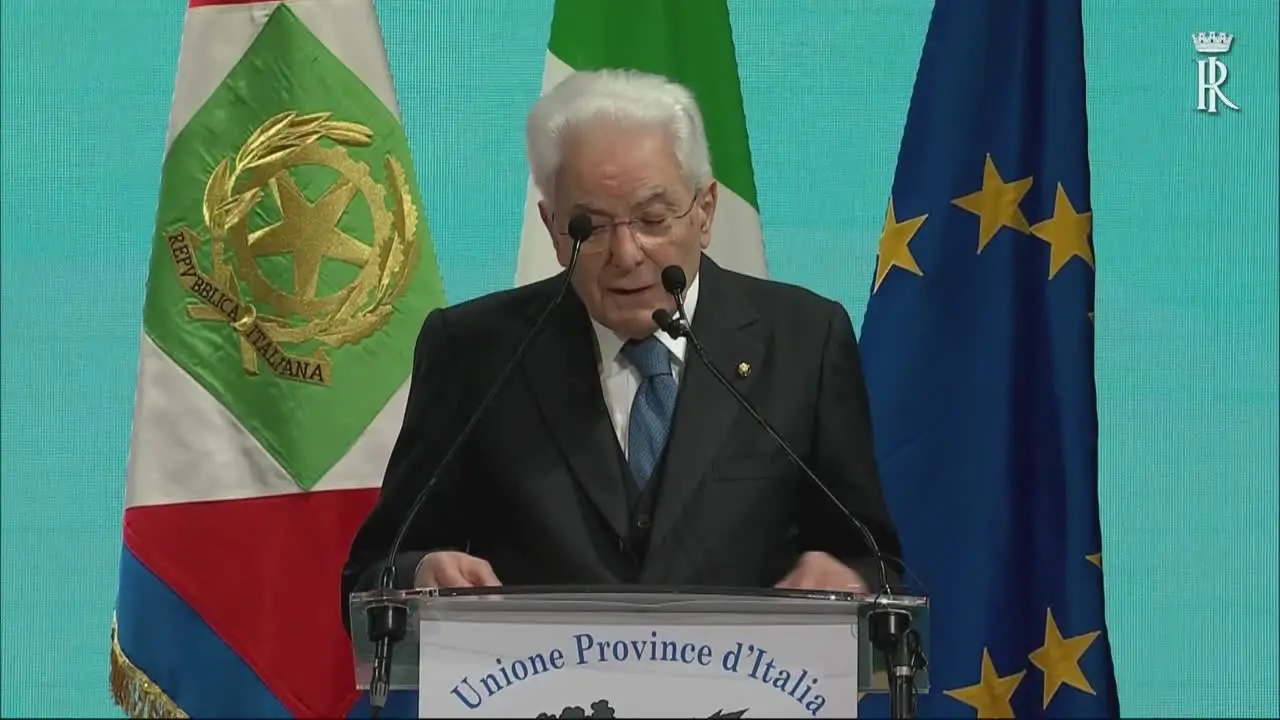 Mattarella: “Violenze inaccettabili, piena solidarietà alle forze dell’ordine”